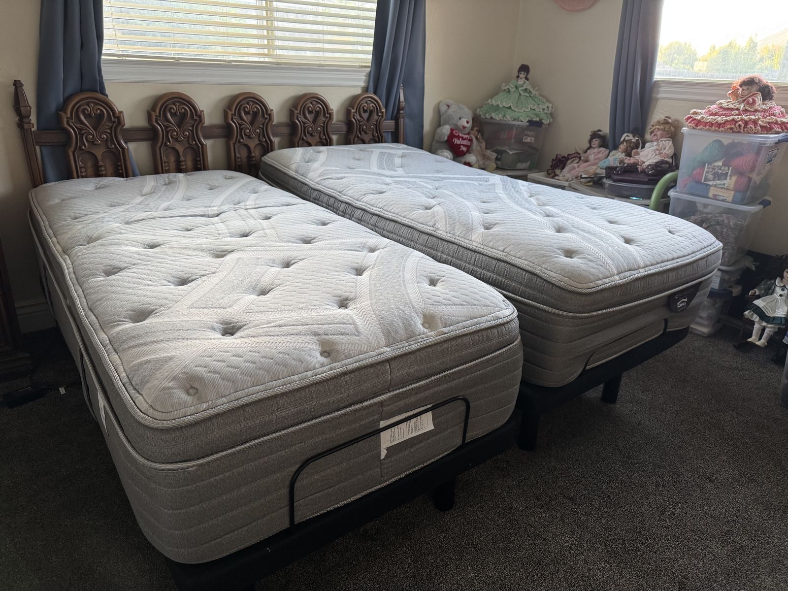 Adjustable bed with Serta Roslyn Hybrid Euro Top Plush Twin-XL Mattress