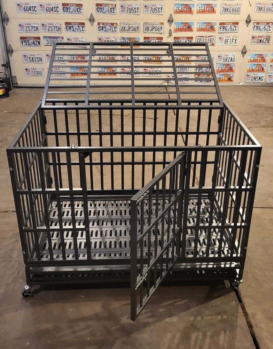 Heavy duty dog cage