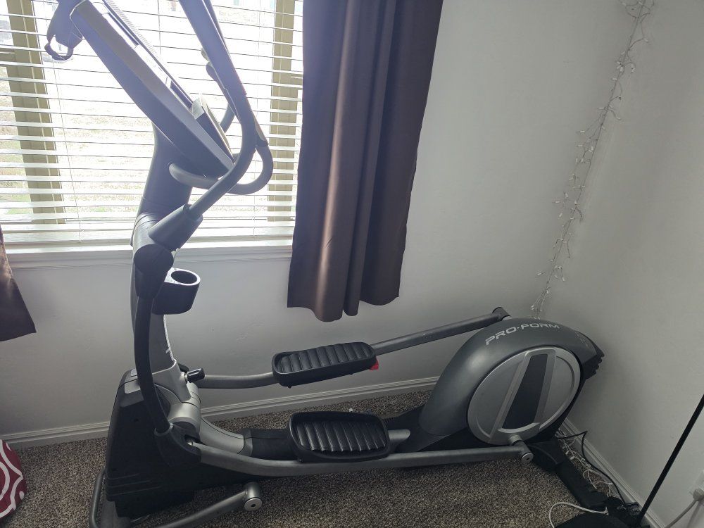 Elliptical Pro Form Stride 8.0