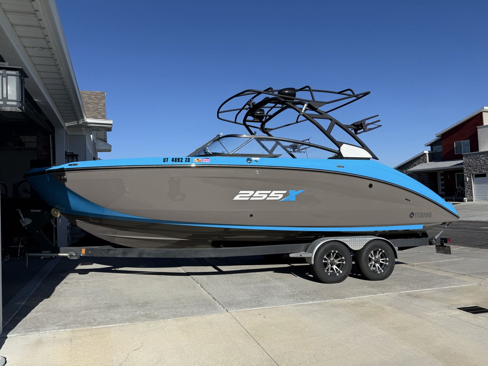 2022 Yamaha 255XE Wake Surf Boat