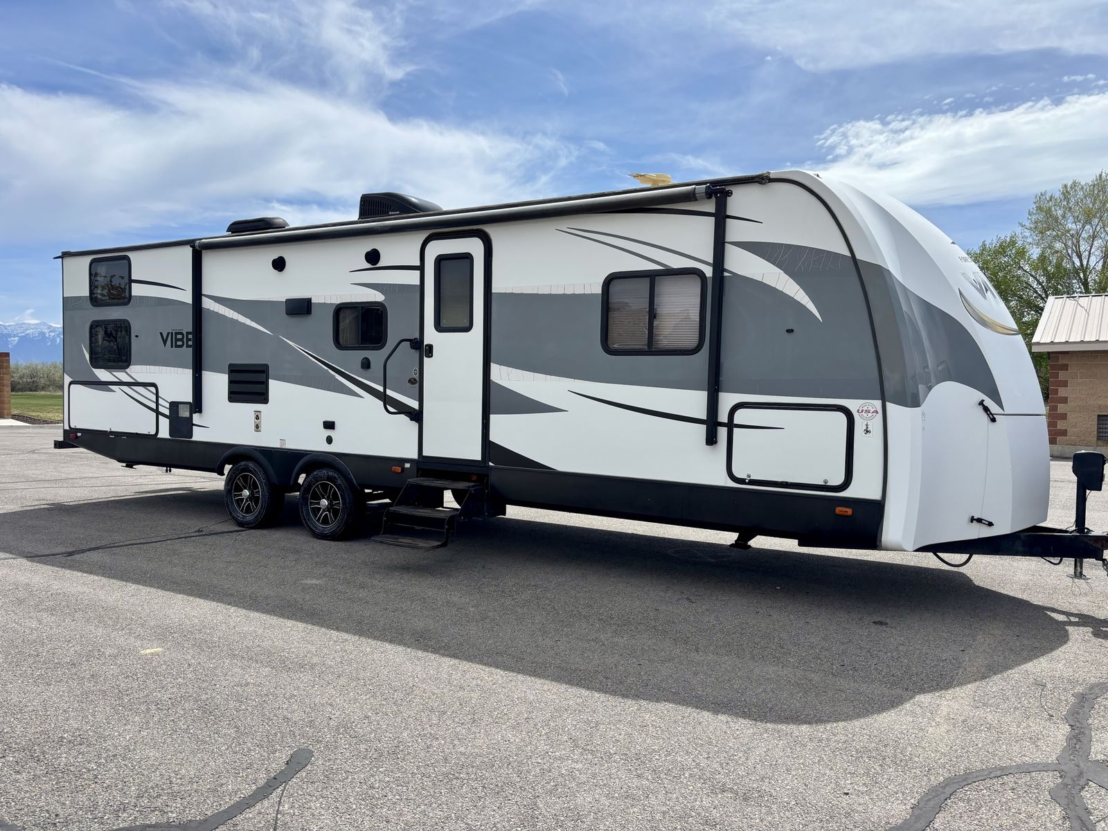 2017 vibe 34’ bunkhouse sleeps 10