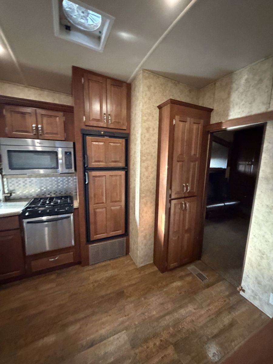 Main image 10