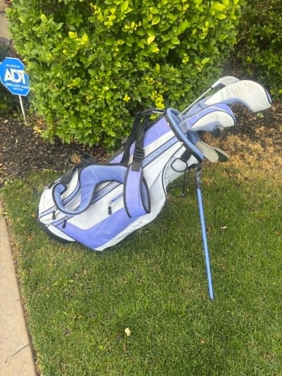 Awesome Kids/Petite Golf Clubs & Bag