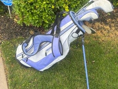 Awesome Kids/Petite Golf Clubs & Bag