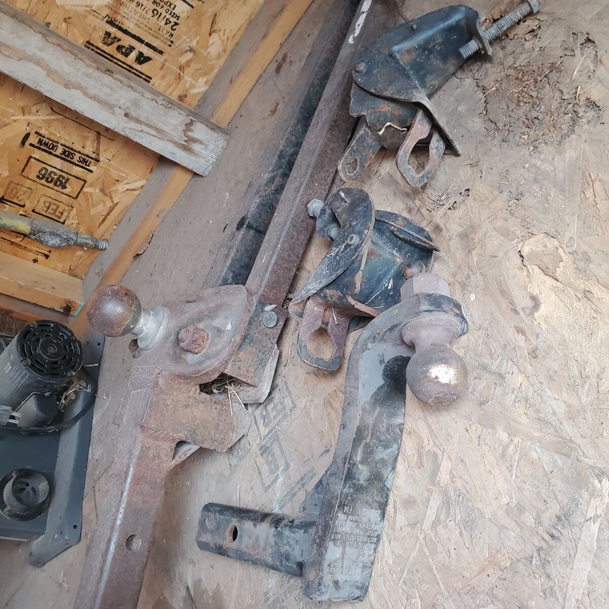 iron bars stabilizing hitch