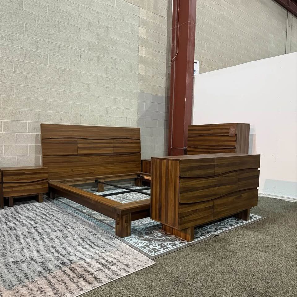 6-Piece Bedroom Set – Solid Wood