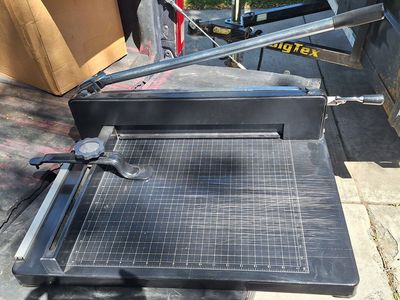 Heavy duty paper slicer