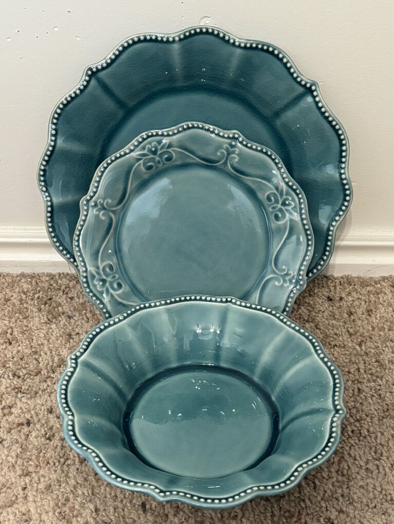 Pioneer Woman Paige 12-Piece Dinnerware Set, Denim