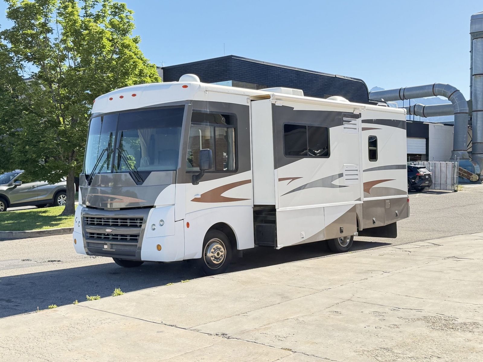 2008 Winnebago Sightseer 26P With 2 Slides