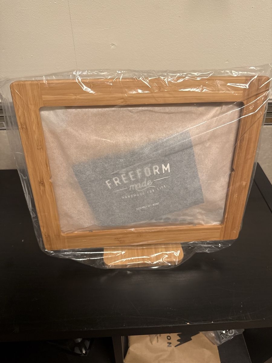 FREEFORM Made Bamboo Adjustable Recipe Book Stand/Tablet Holder - New in Packaging