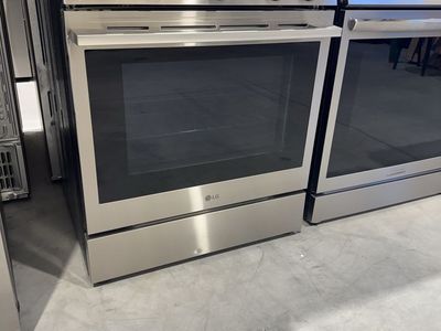Customer Return LG 6.3 CuFt GAS range w air dry and pro bake Convection