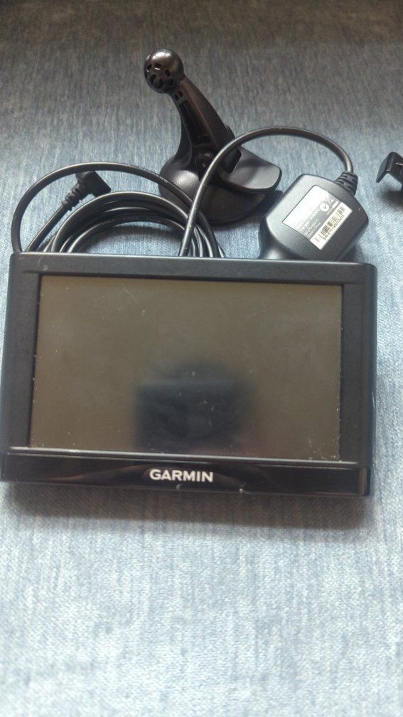 Garmin Nüvi 55LM GPS Navigator with Mount and Power Cable