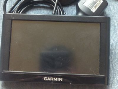 Garmin Nüvi 55LM GPS Navigator with Mount and Power Cable