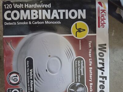 smoke and carbon monoxide detector