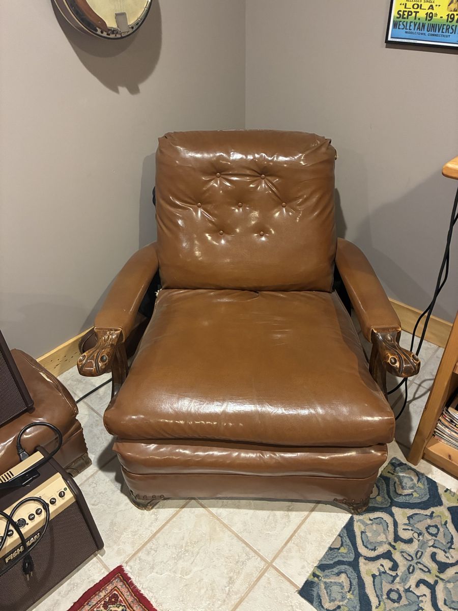 Lounge Chair w hassock 