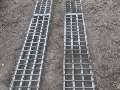 Bi-fold ramps for ATV or side by side