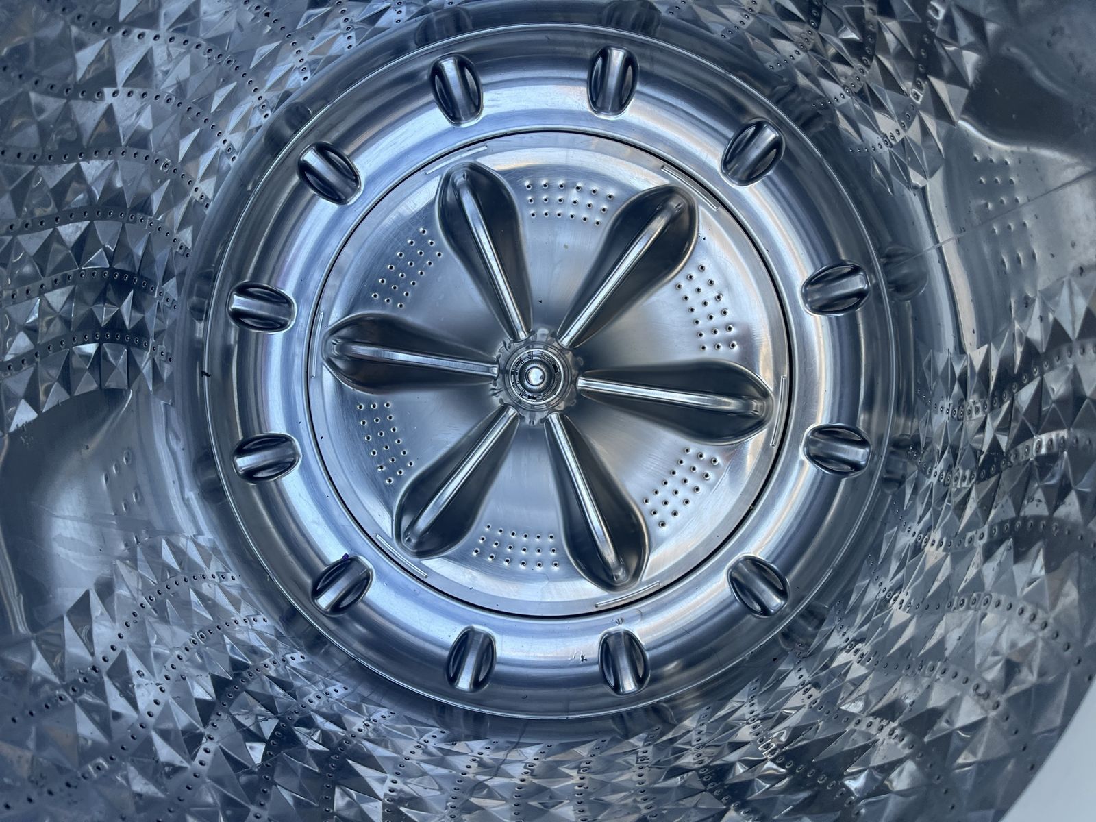 Main image 3