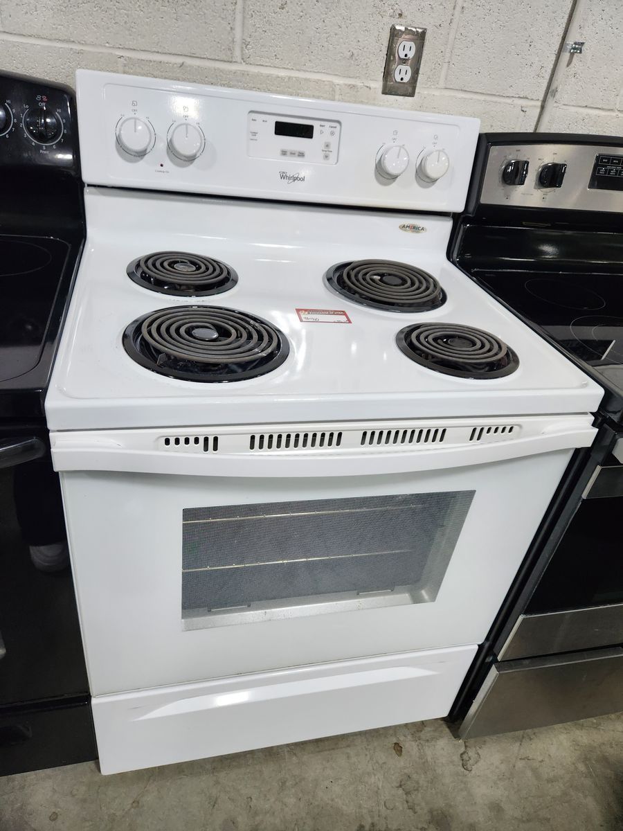 Whirlpool White 30-Inch Freestanding Electric Range with Coil Cooktop and Oven
