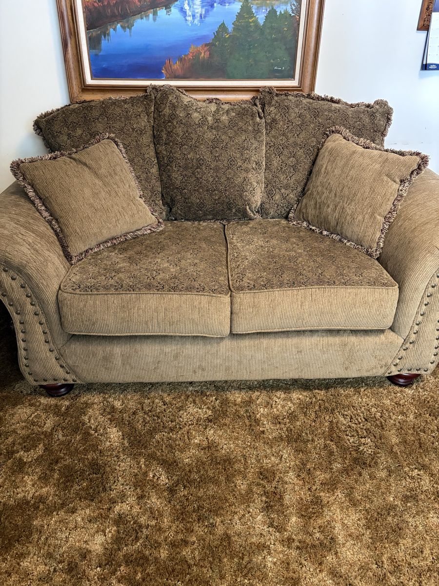 Brown Patterned Fabric Loveseat with Pillows and Nailhead Trim