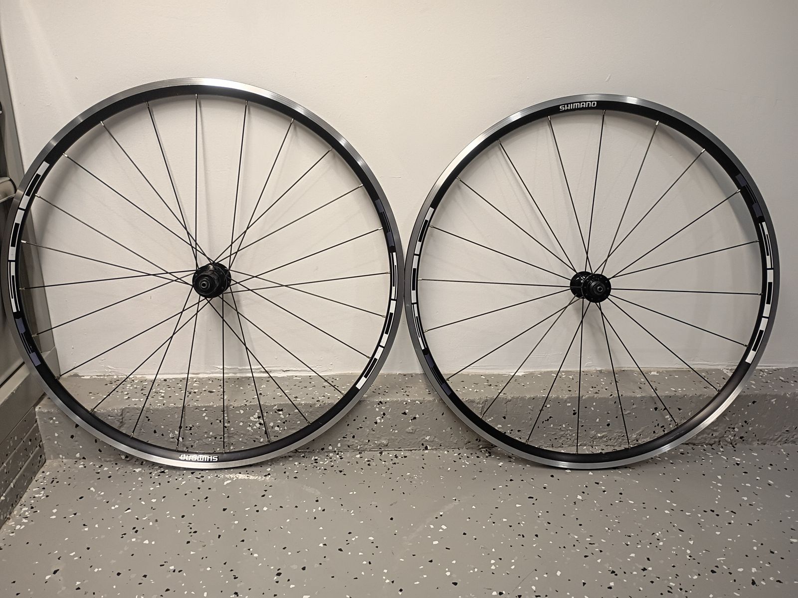 Shimano WH-R500 rim brake road bike quick release 700c wheelset 130 100