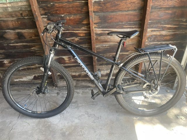 Cannondale Trail 8 Front Suspension Mountain Bike - Excellent condition!
