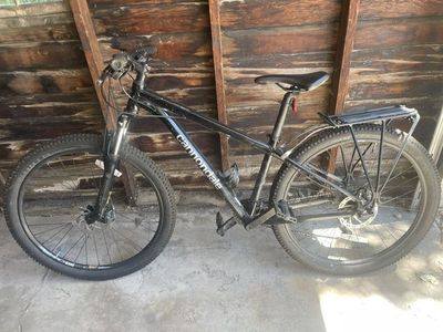 Cannondale Trail 8 Front Suspension Mountain Bike - Excellent condition!