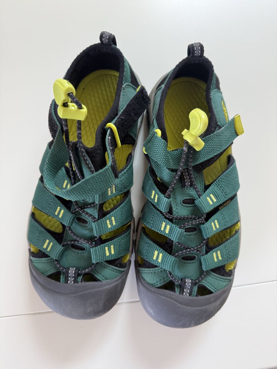 Boys Keen Sandals Size 4