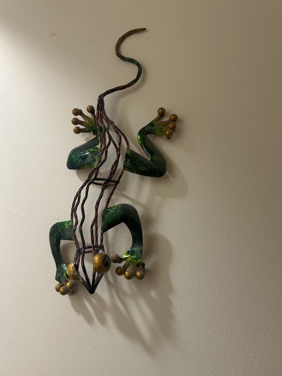 Cute metal multi color gecko artwork