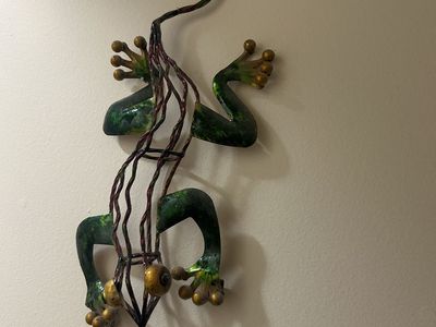 Cute metal multi color gecko artwork