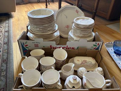Mikasa Magic Moods Complete Dinnerware Set for 8 with Serving Pieces