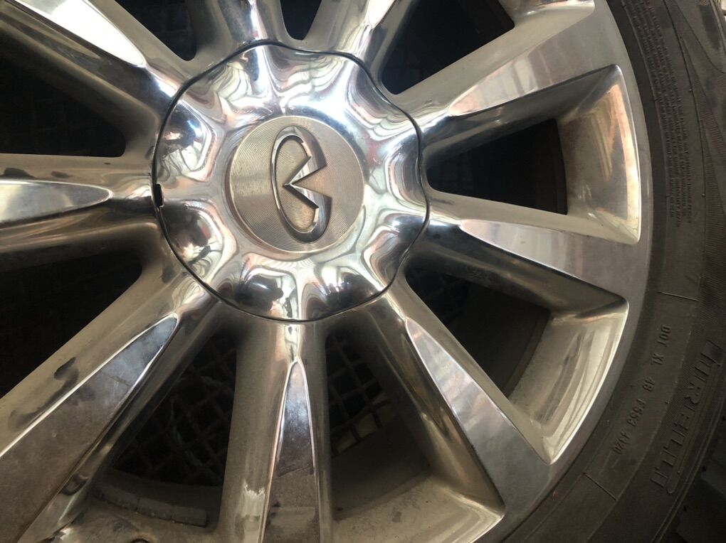Infiniti Rim With Tire 275 65 20 - 139.7 - 5.5