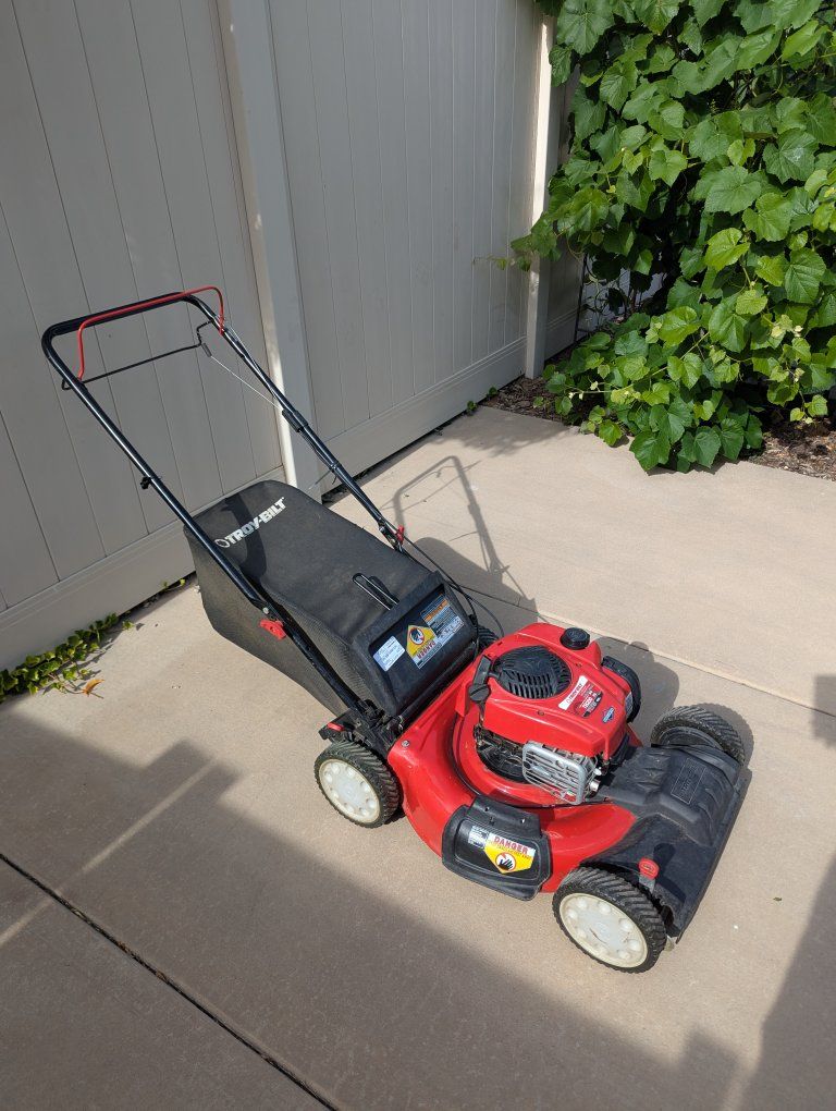Troy-Bilt TB200 21" Self-Propelled Gas Walk-Behind Lawn Mower with Briggs & Stratton 150cc Engine