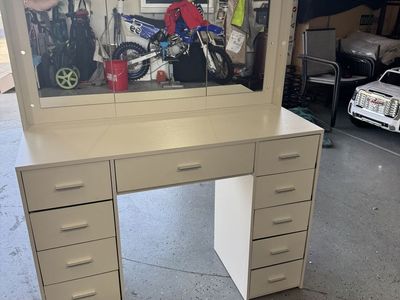 Vanity Desk With Mirror And Lights
