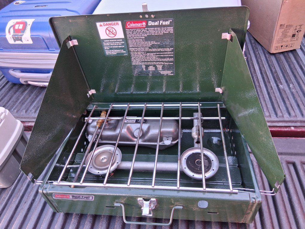 Colman Pump 424 Two Burner Stove New!