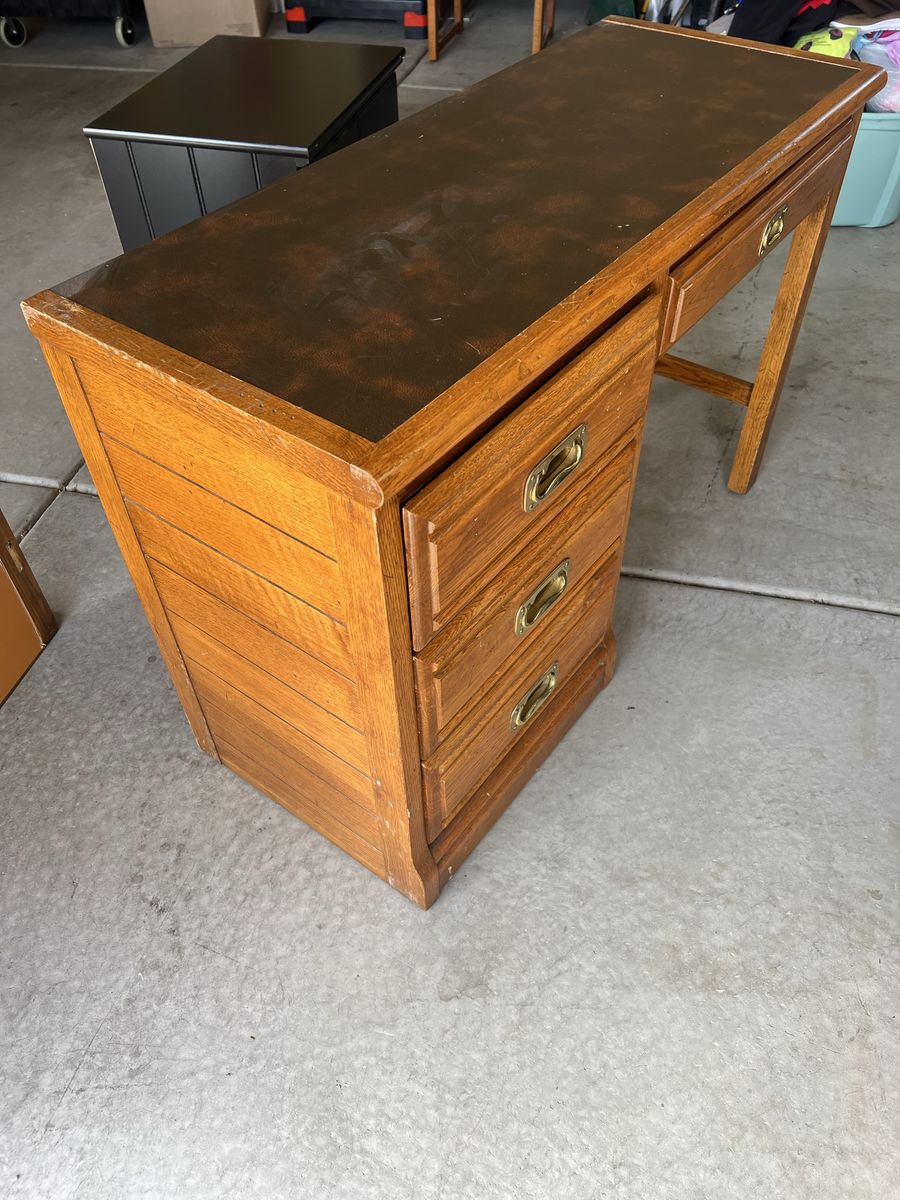 Desk With Removable Hutch
