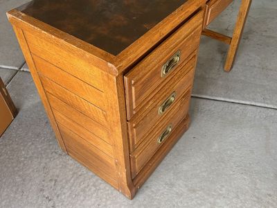 Desk With Removable Hutch