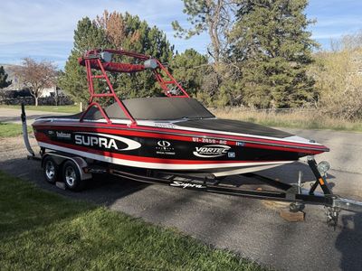 Supra surf/ski boat