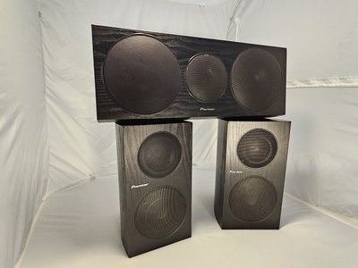 Pioneer Andrew Jones SP-BS21-LR Bookshelf Speakers + SP-CS21 Center Channel – Excellent Sound