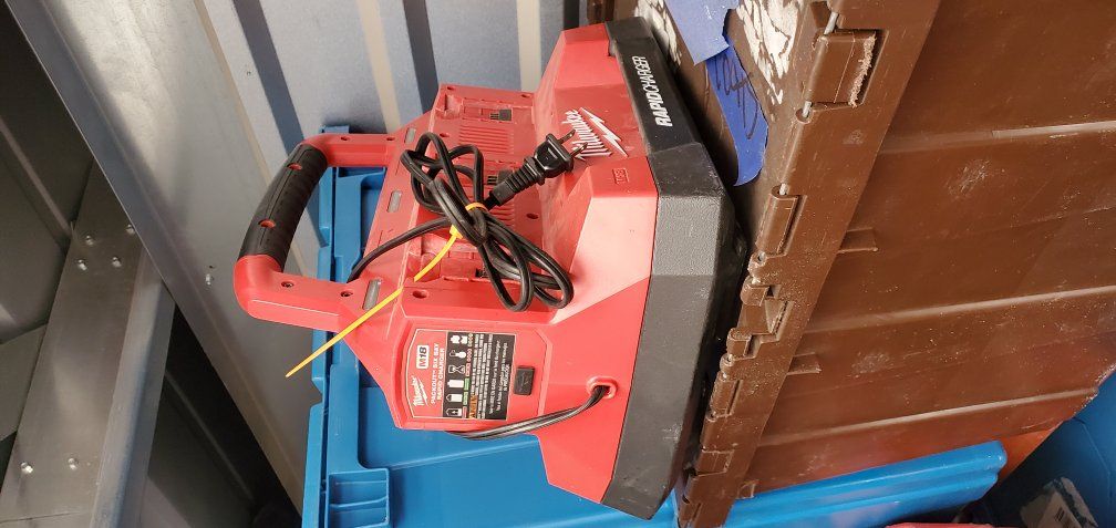 Milwaukee six battery charger
