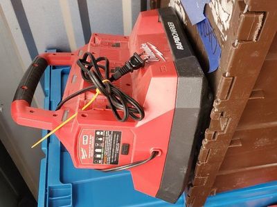 Milwaukee six battery charger