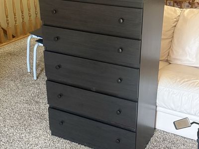 Cute small dresser, great condition,