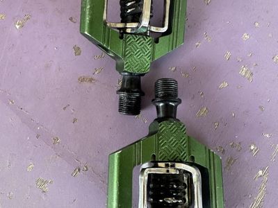 Clip in bike pedals