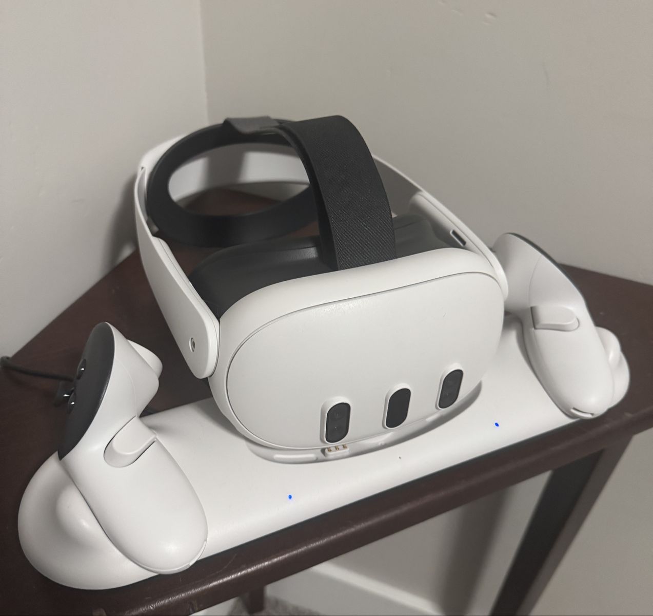 Meta Quest 3 - W/Dock and Elite Strap - 128gb - Trade Xbox