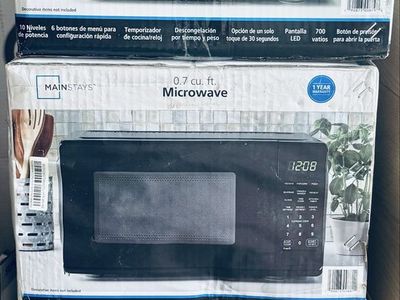 Mainstays 0.7 cu ft 700W Countertop Microwave Oven, Black & White Available - Compact & Efficient