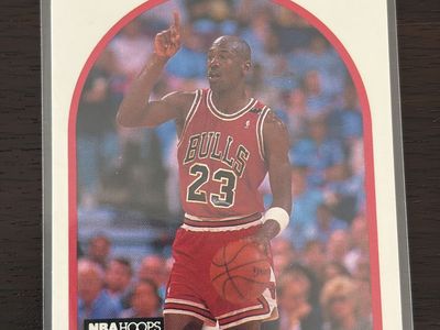Michael Jordan 1989 NBA Hoops Chicago Bulls Basketball Card #200 Guard - Collectible