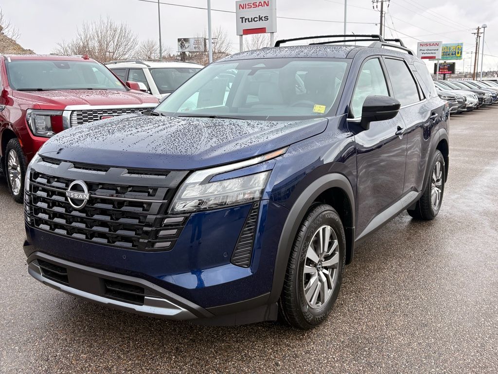 2026 Nissan Pathfinder SL