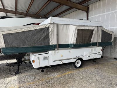 Clean 2004 Coleman Timberlake King Bed Sleeps 7