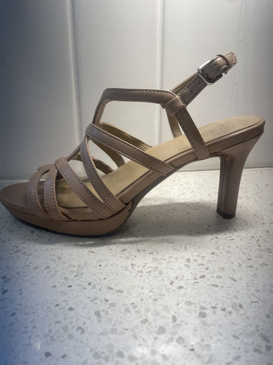 Cute Sandals 7.5w