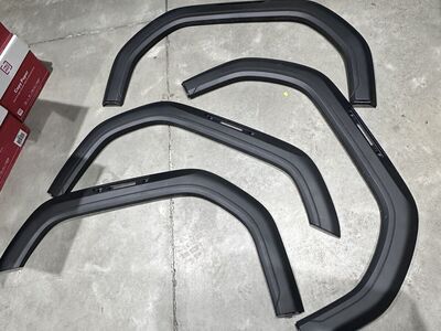 GMC FACTORY FENDER FLARES OR TRIM