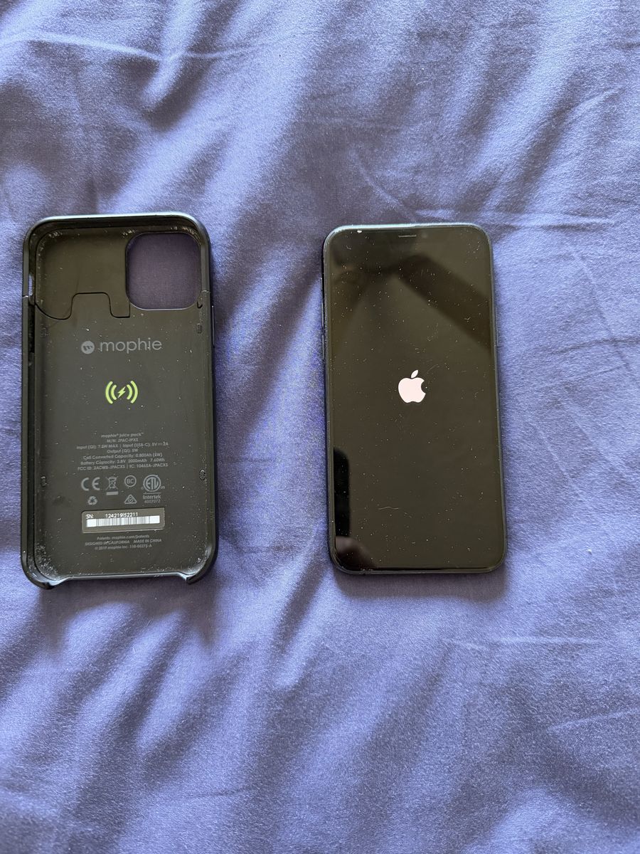 UNLOCKED IPHONE 11 PRO 256GB WITH MOPHIE CHARGING CASE